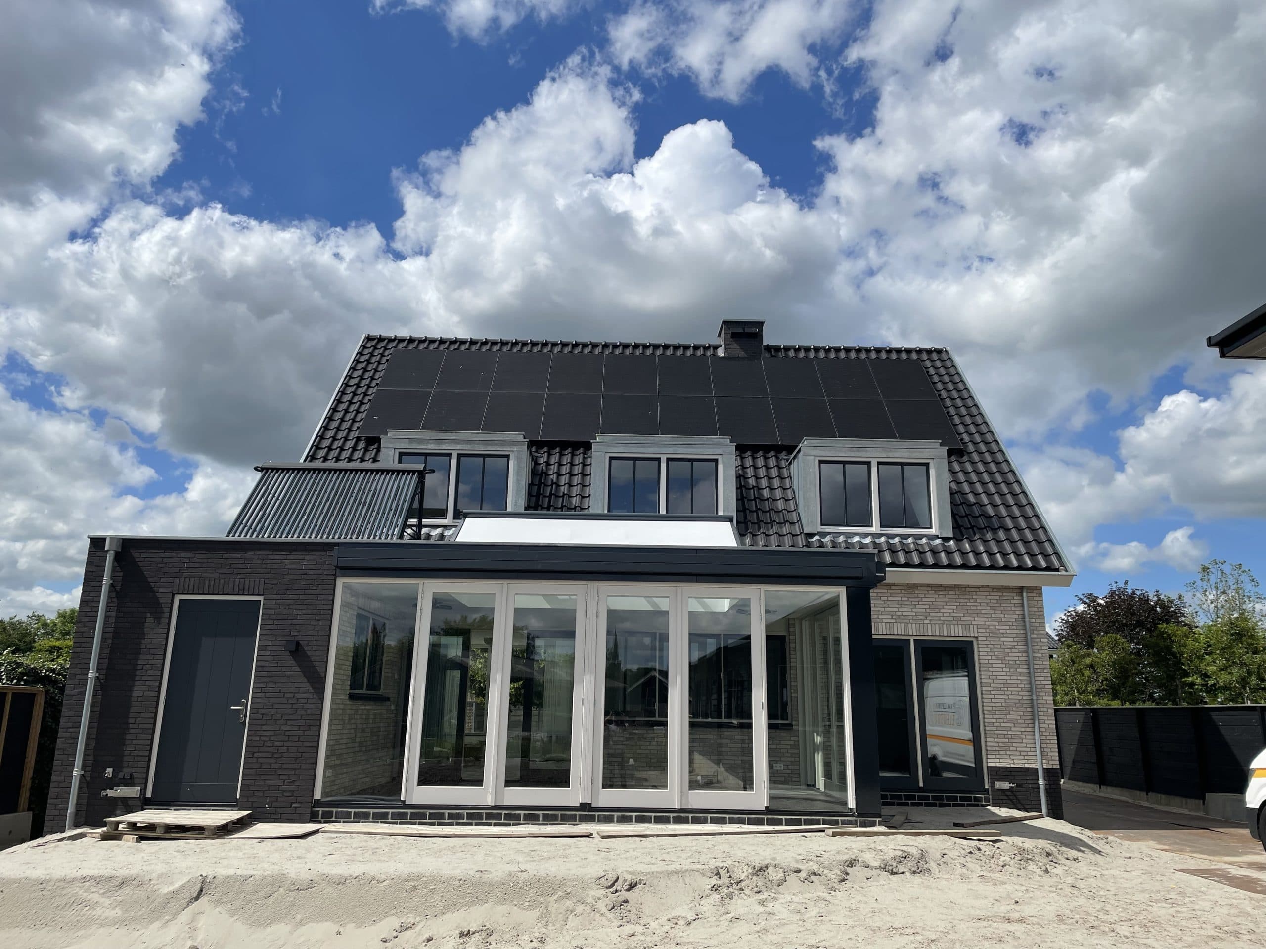 Nieuwe woning voorzien van elektrotechnische installatie